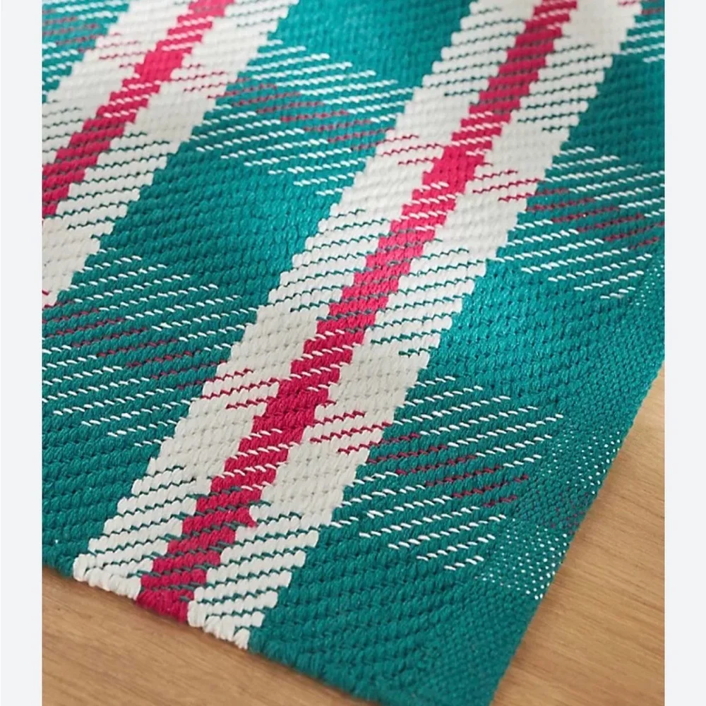 New Anthropologie Harper Bath Mat Holiday Christmas Red Green